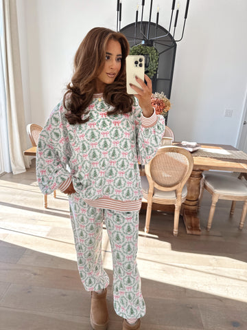 Christmas Print Long-Sleeve Top and Pants Pajama Set